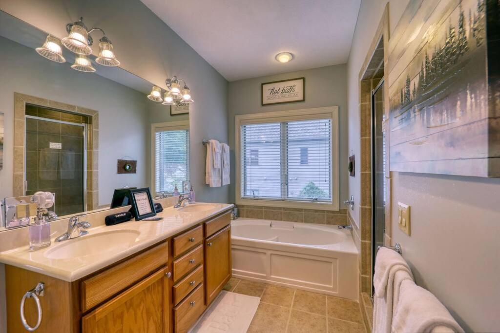 Bucket List Views Sugar Mountain Private Condo - 2Bed, 2Bath, Sleeps 6, Panoramic Views Of Mountains From Large Deck, Short Drive To Shopping, Restaurants, Cafes & Banner Elk Town Exteriér fotografie